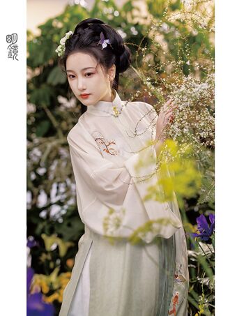 明鏡華服 小庭春.jpg